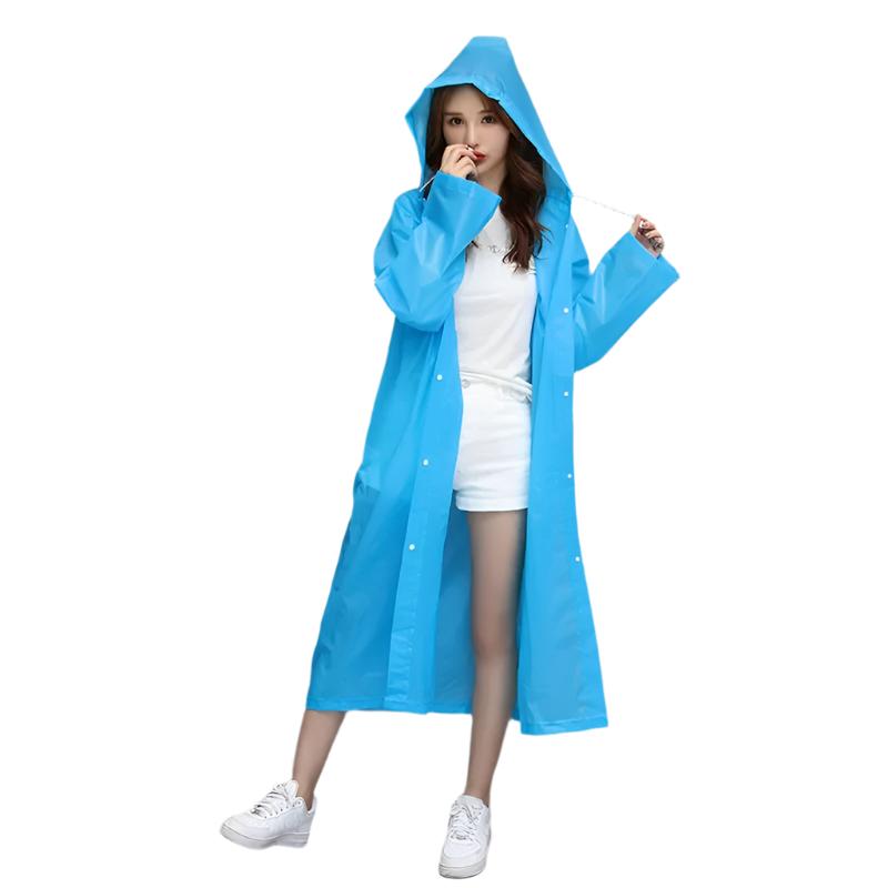 Sammenpakket lettvekt unisex regnjakke med hette, viser kompakt design for reise.