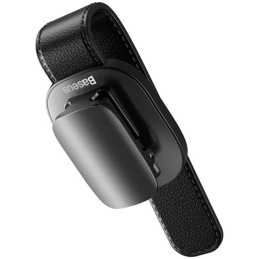 Ergonomisk designet solbrilleholder. En smart oppbevaringsløsning for briller i bilen.