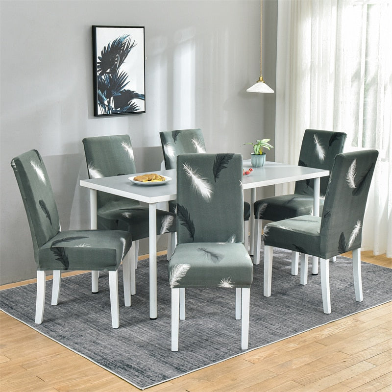 Skandinavisk design spisestue med lyse universal stoltrekk.