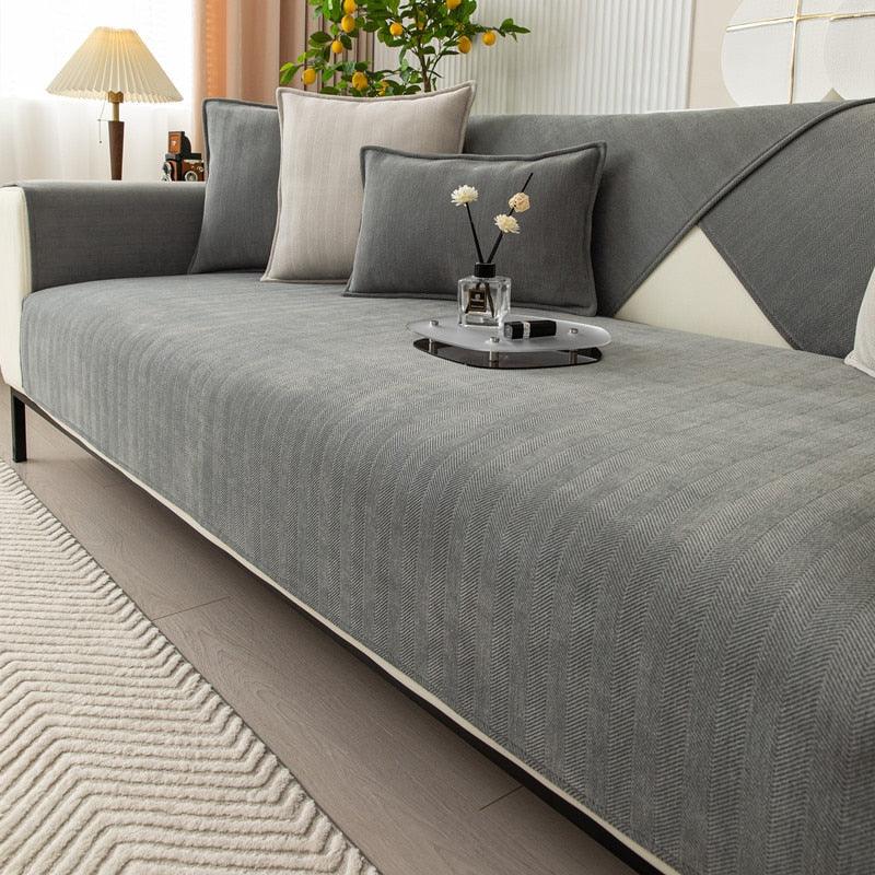 Koselig universalt sofatrekk i myk fleece, gir økt komfort og beskyttelse for alle typer sofaer.