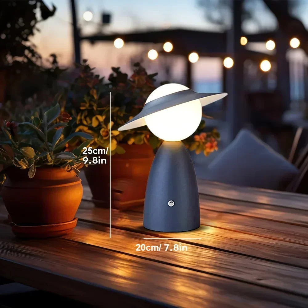 Moderne, oppladbar LED bordlampe med USB-lading og berøringsdimmer. Perfekt for ethvert interiør.
