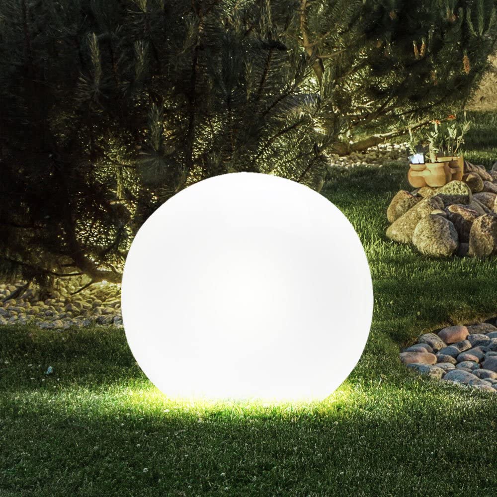 "Værbestandig sfærisk LED-lampe for hage; justerbar i 16 farger, perfekt for dekorasjon og belysning utendørs."