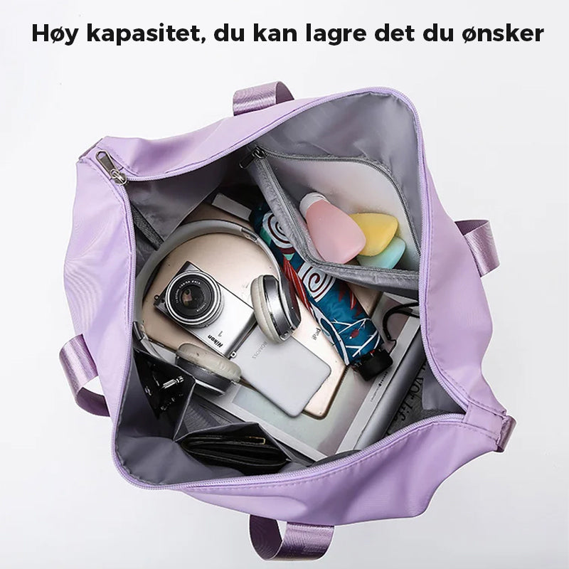 "Vanntett, multifunksjonell reisepose i stilige farger som mørk lilla og grønn, perfekt for organisert reise."