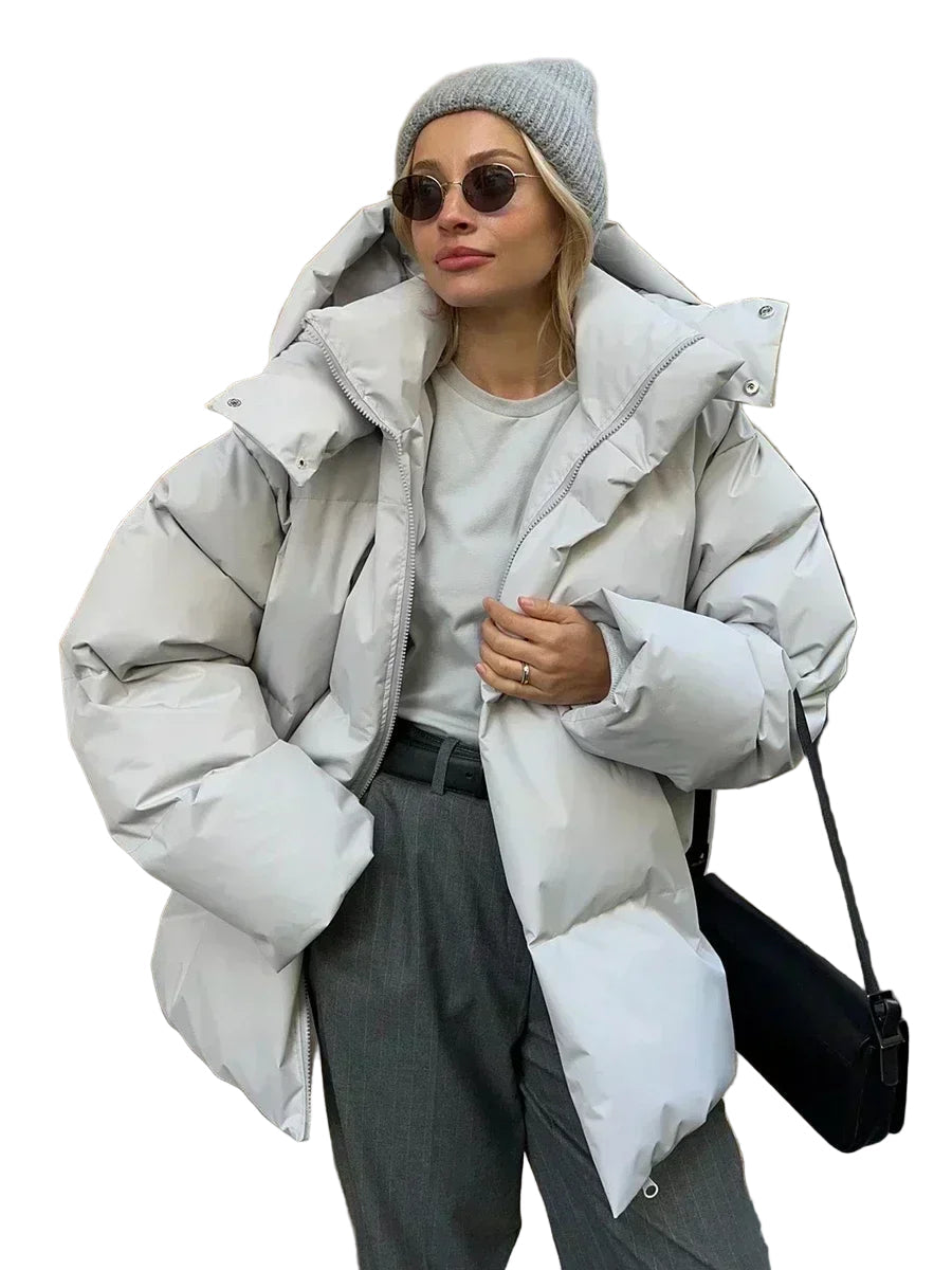 Varm og trendy dame vinterjakke med praktiske lommer. Polstret hverdagsjakke for god kuldebeskyttelse.