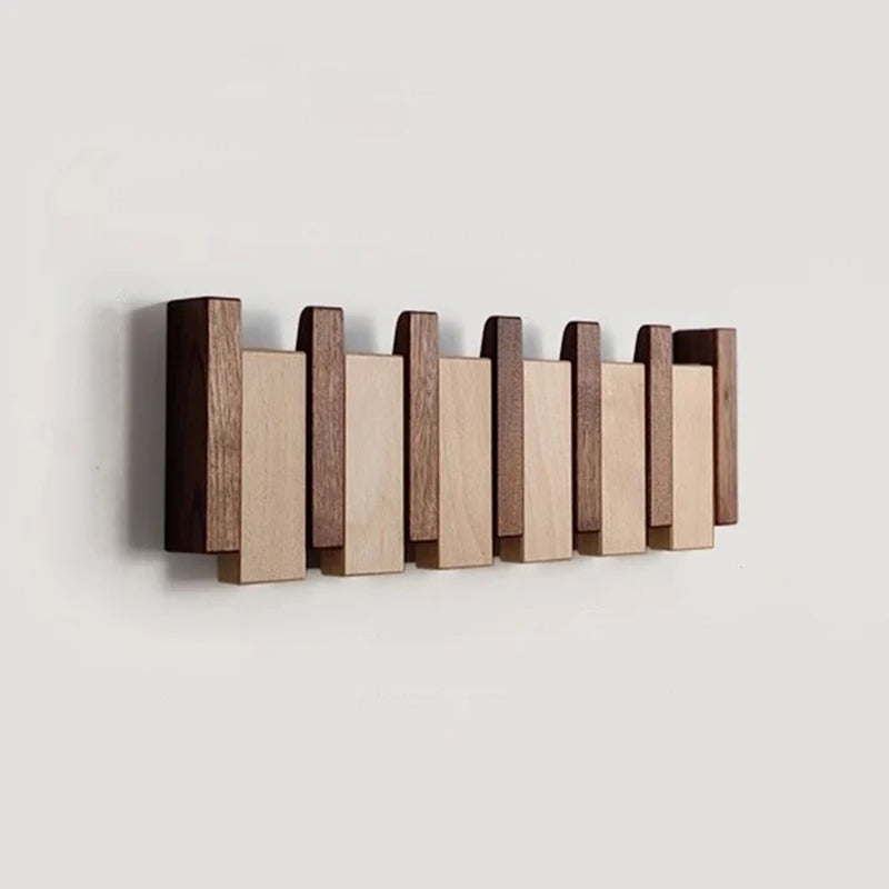 Stilrent veggmontert jakkeoppheng i minimalistisk design. Ideelt for gang og hjem for smartere oppbevaring.