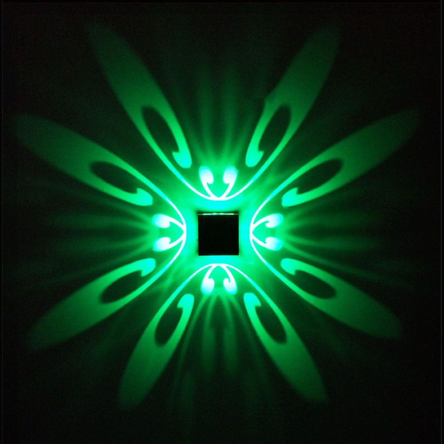 Elegant LED-vegglampe med fjernkontroll. Justerbart RGB-stemningslys for personlig innendørs dekor.