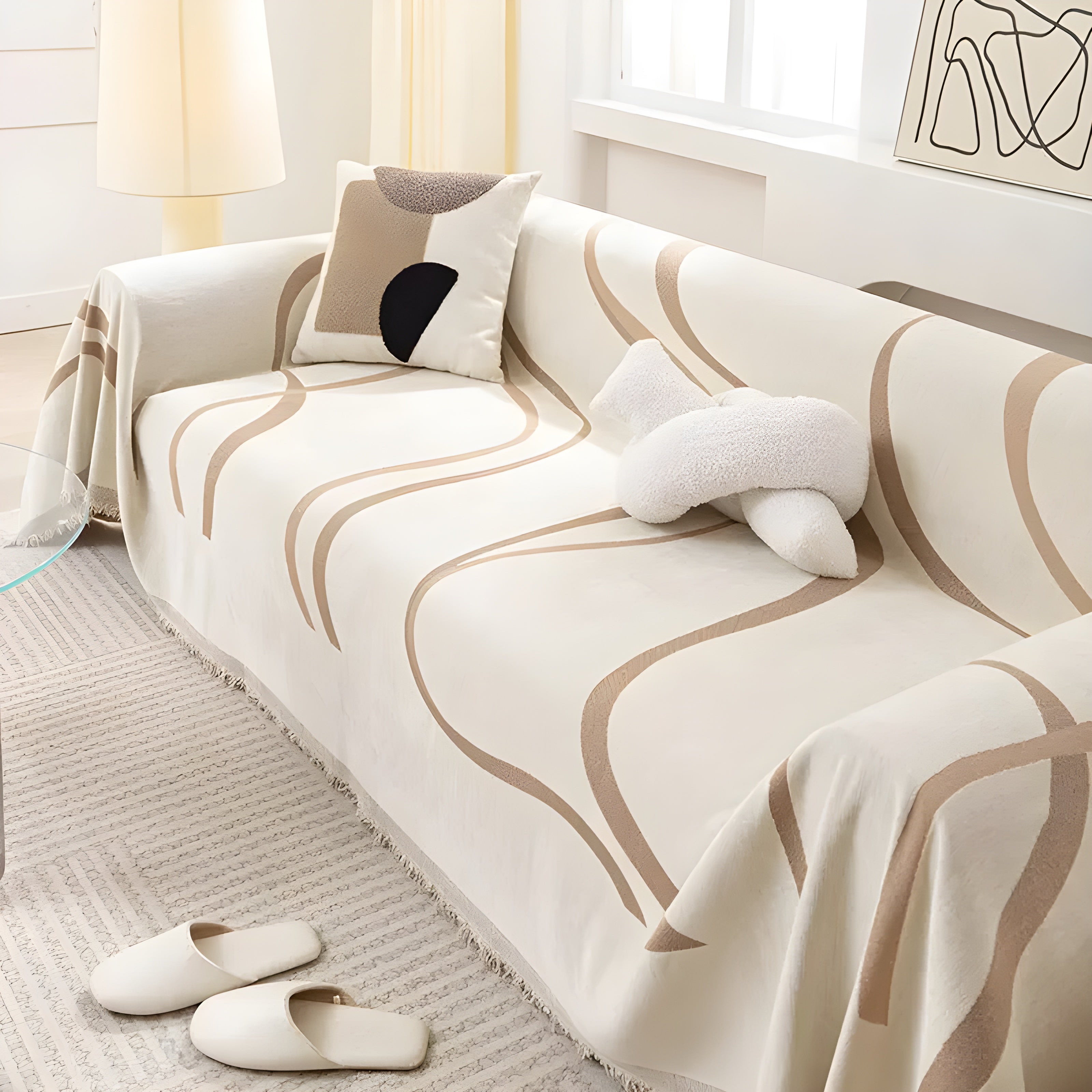 Vendbar sofakast i grå og khaki farge, et elegant sofateppe i chenille for trendy stueinnredning.
