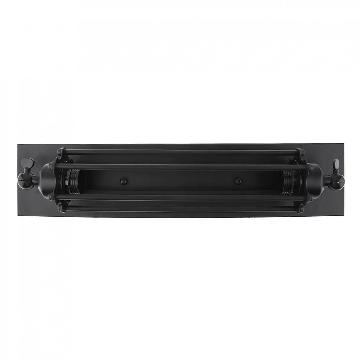 Vintage vegglampe i robust metallbur, gir et industrielt preg til ethvert rom