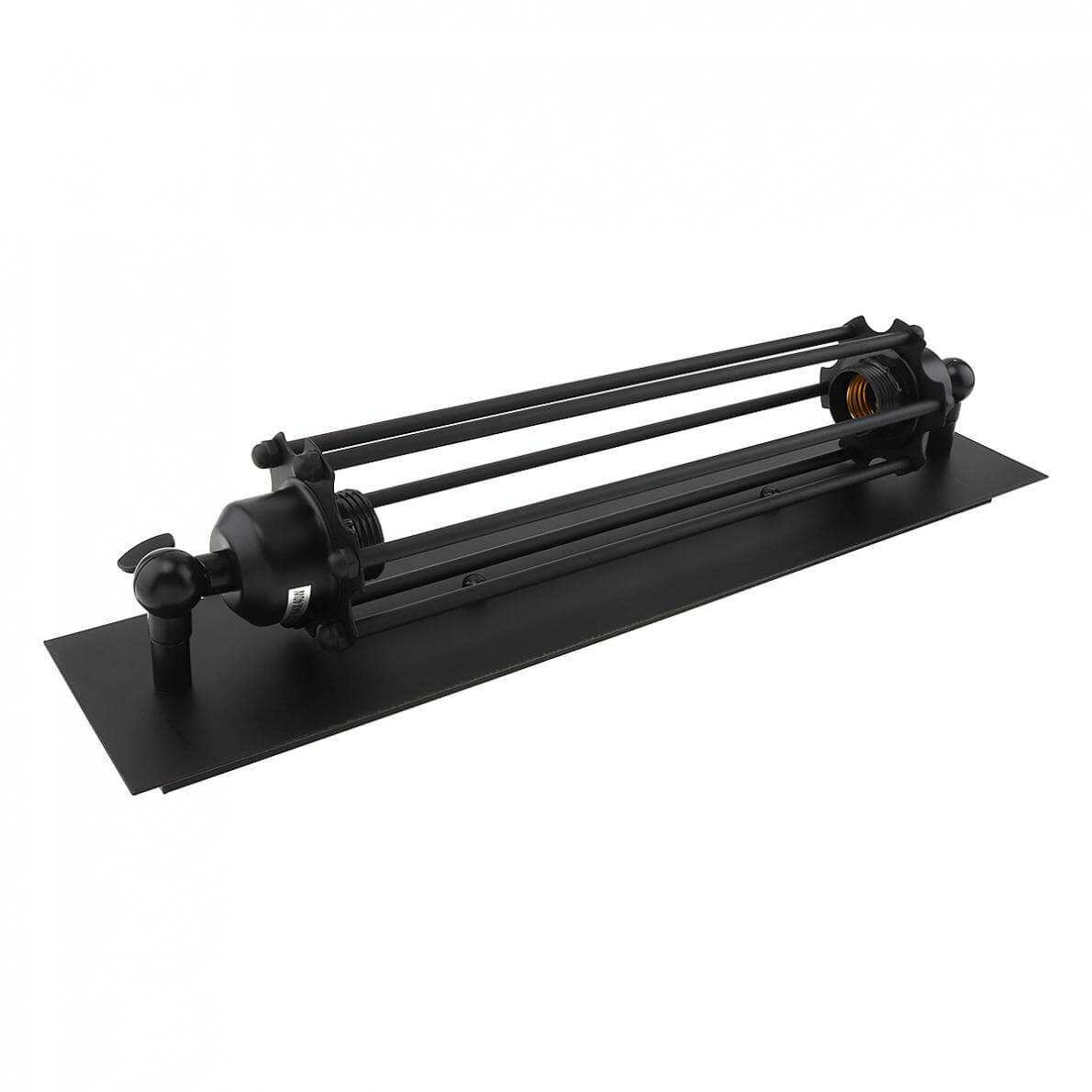 Retro belysning: Industriell vegglampe med metallbur og gammeldags sjarm