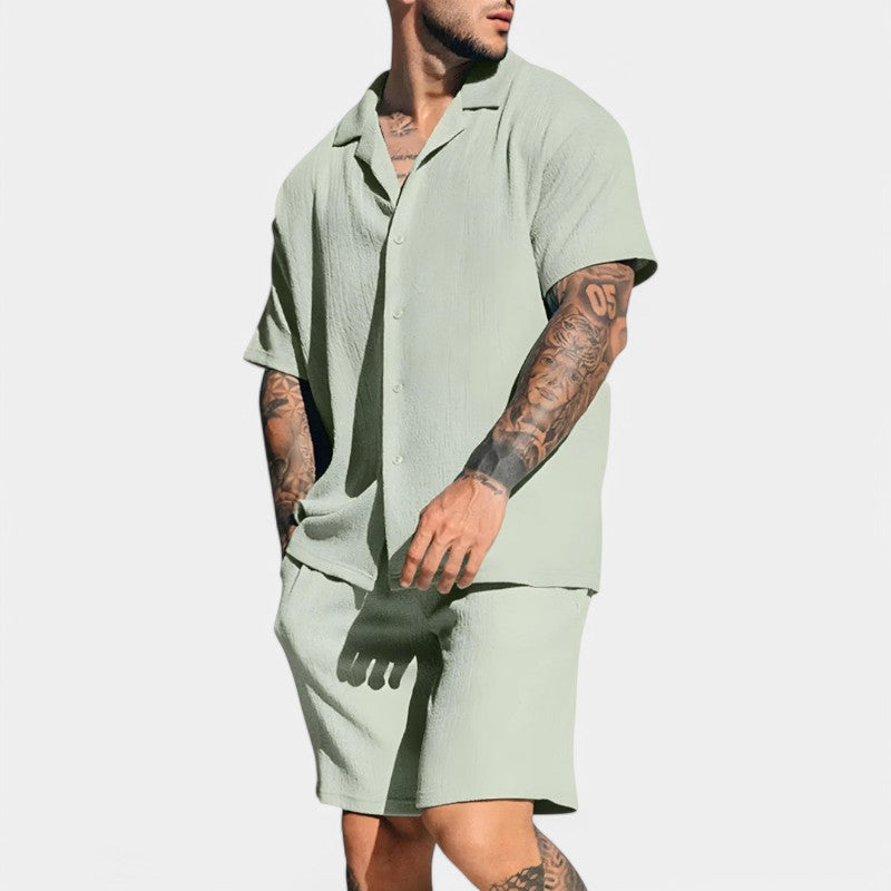 Komfortabel casual dameskjorte med korterme og V-hals. Luftig vintage polyestertopp, perfekt for sommeren.