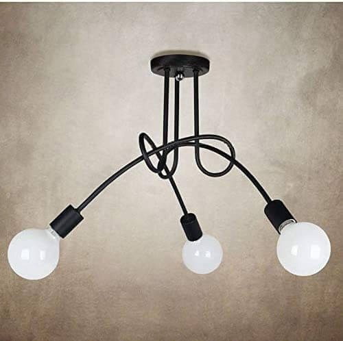 Panoramabilde av en Vintage Sputnik taklampe med tre kuppelformede skjermer, perfekt for hjemmedekor og design.