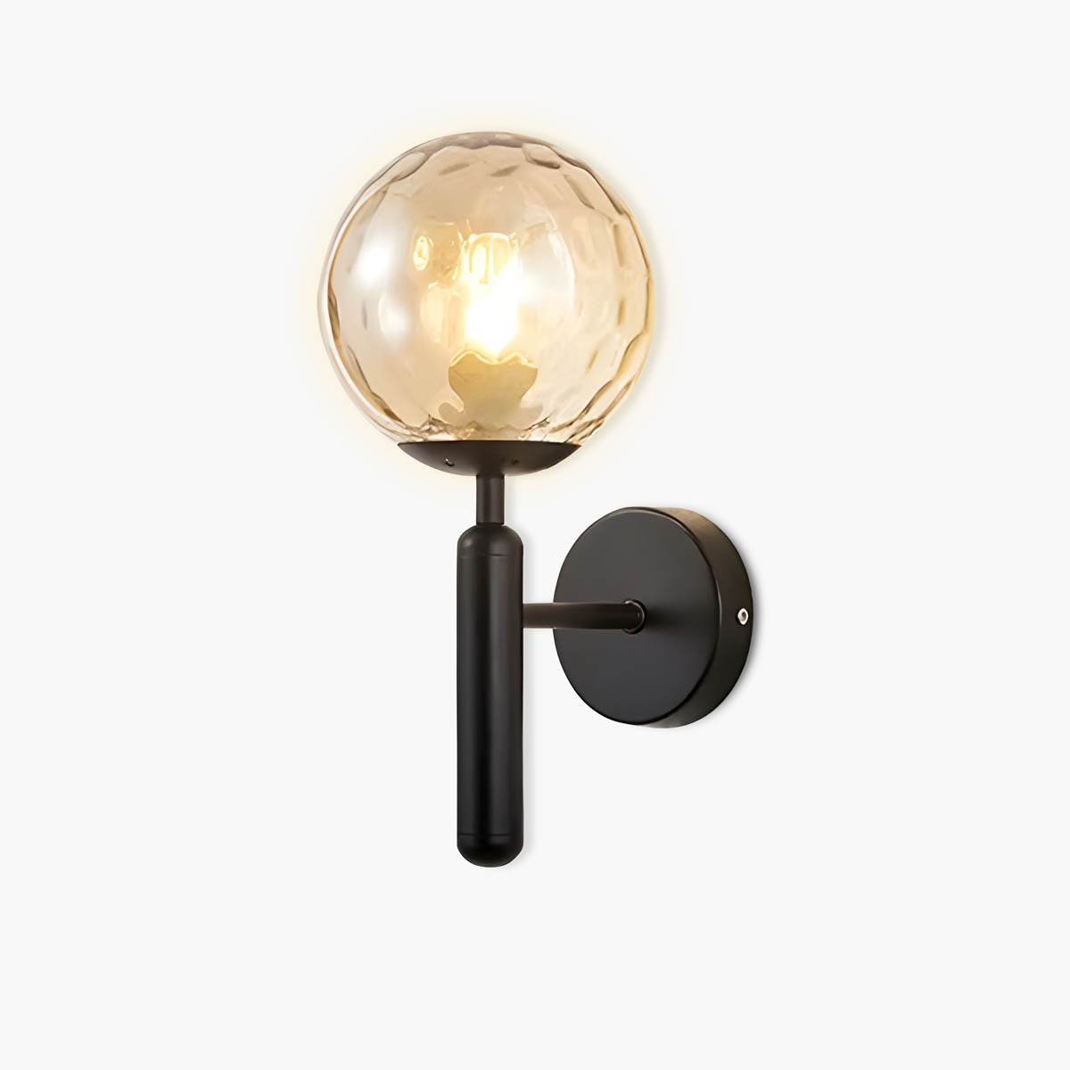 Vintage-stil Clair vegglampe med elegant metallfinish og delikate glasskuler, ideell for moderne og luksuriøse interiører.
