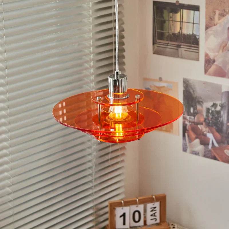 "Vintage UFO lysekrone i klar akryl, moderne design, rund form, for tak, passer E27/LED, gir futuristisk stil"
