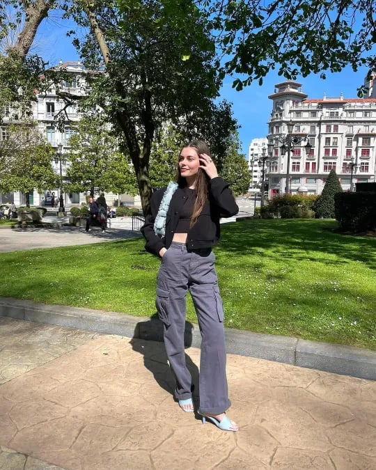 Hanna's Cargo Pants in Straight Line