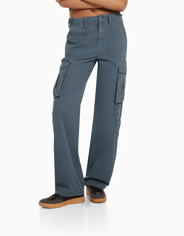 Hanna's Cargo Pants in Straight Line
