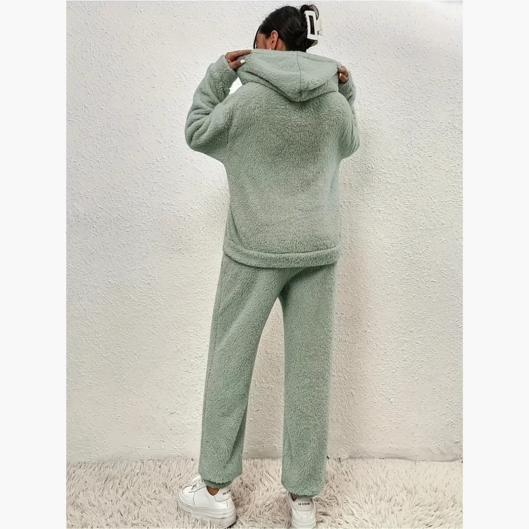 Eliana - Warm two-piece lounge outfit for women