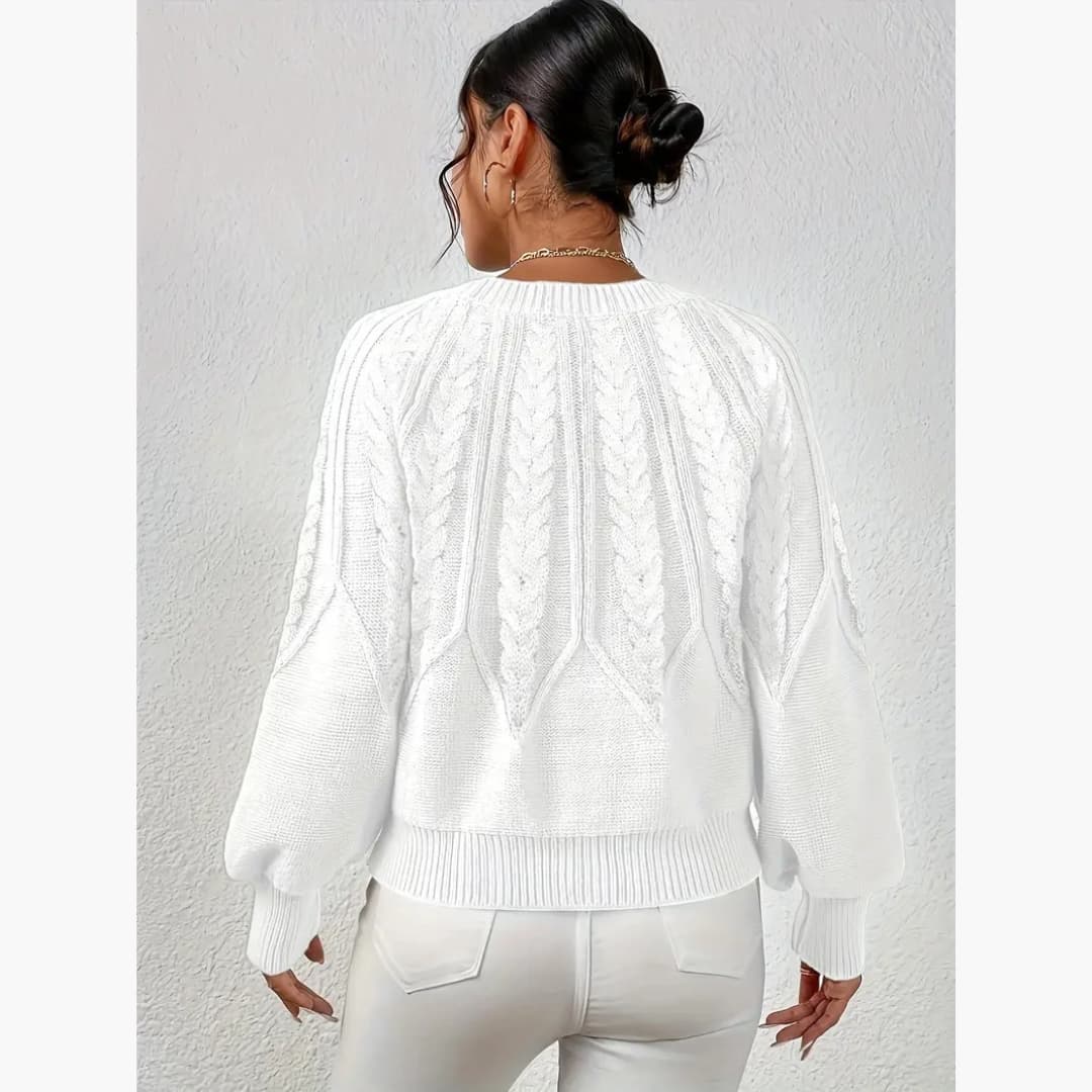 Coraline - Classic cable-knit sweater for women