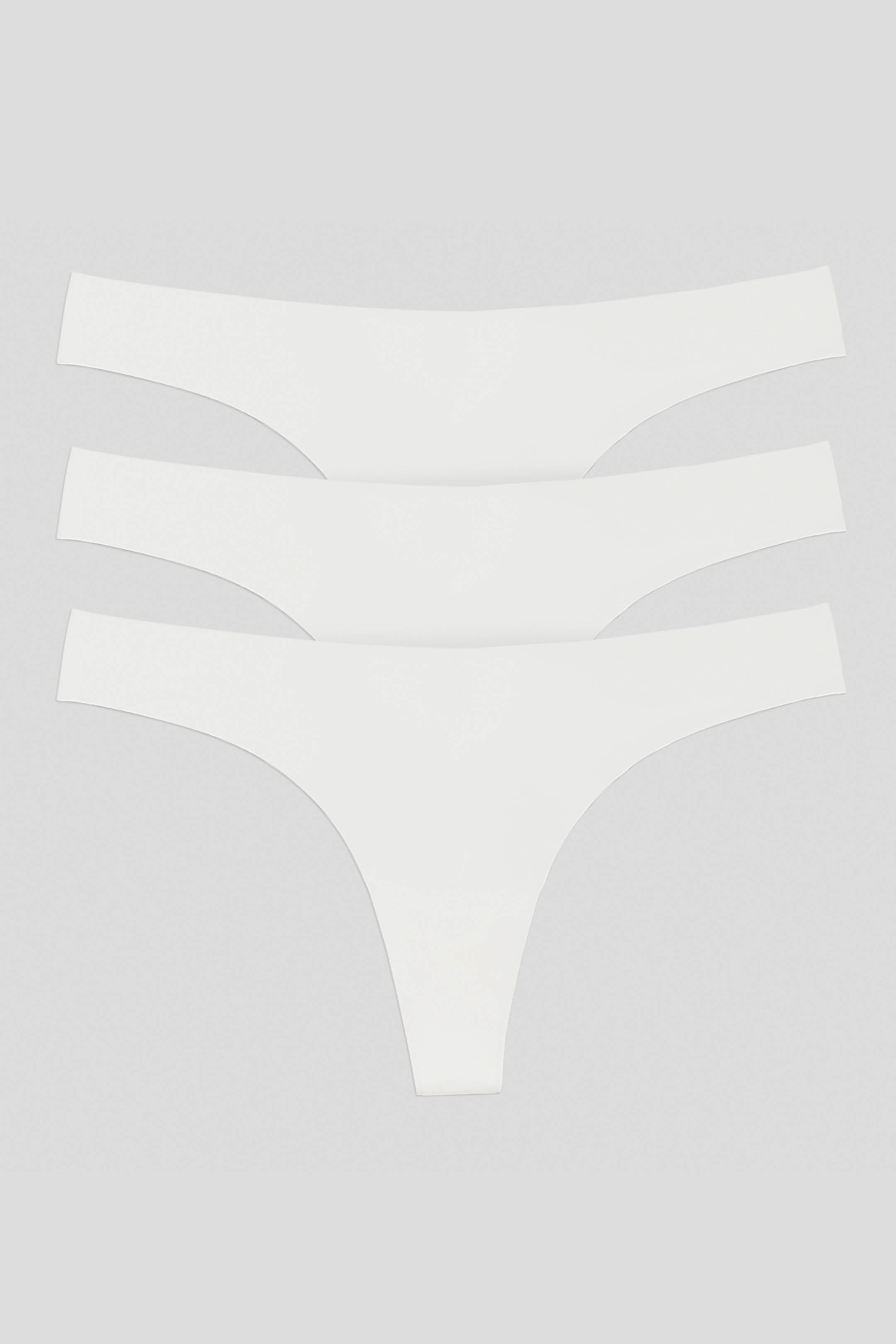 "3-pack sømløse tynne stringtruser i elastisk, mykt stoff i beige, sort og hvit uten synlige kanter, komfortabel passform"