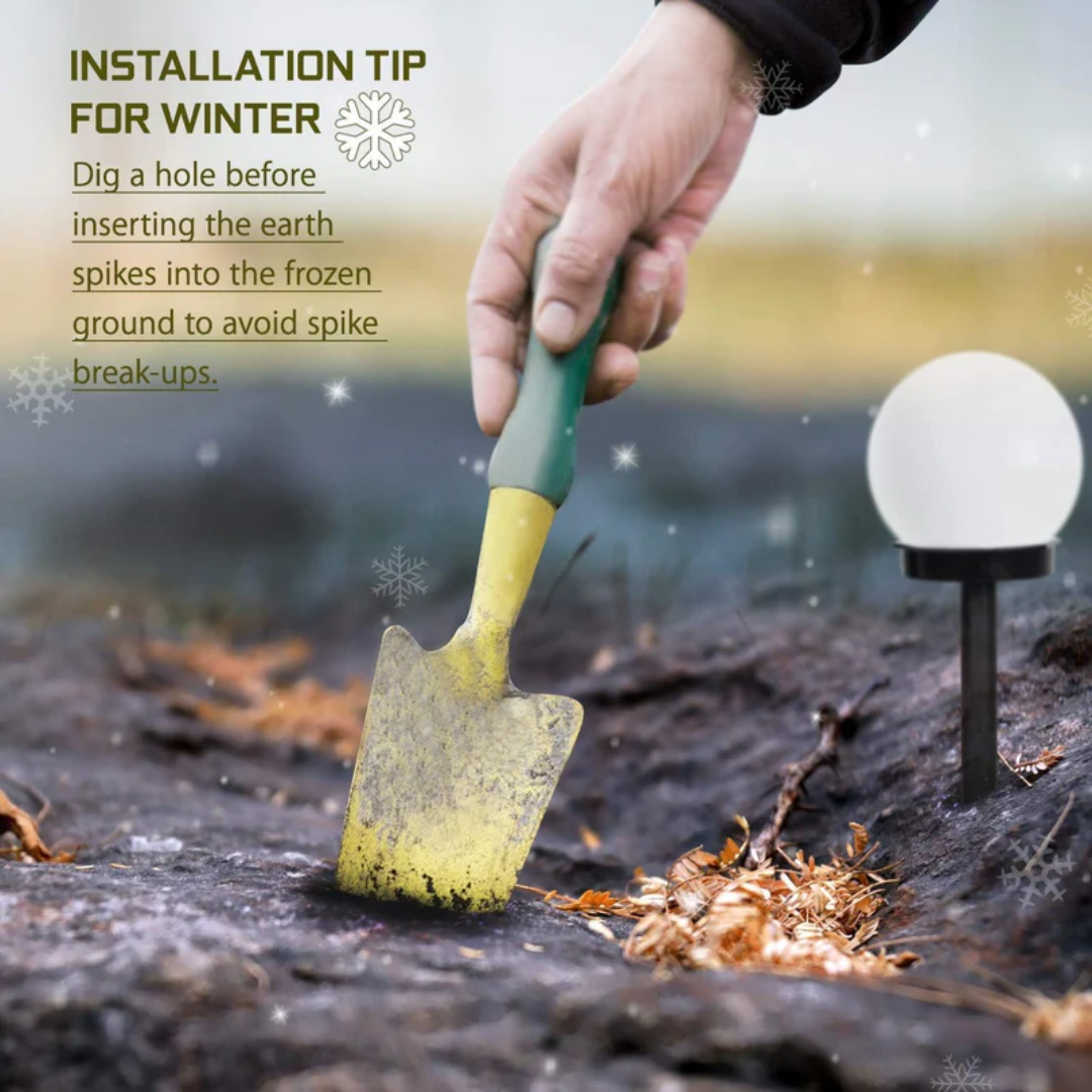 Nærbilde av en LED solar globe lampe, belyst med varmt lys. Vanntett design for langvarig og pålitelig utendørs bruk.