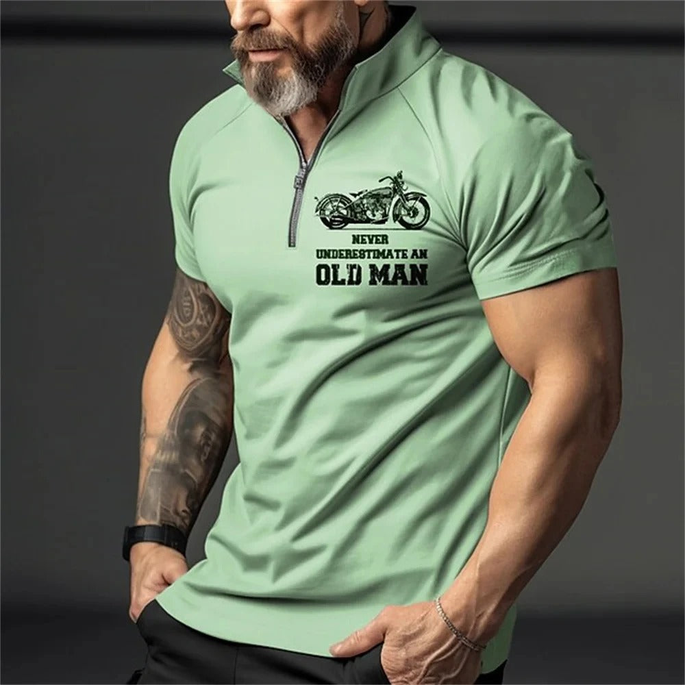 Unik 3D-print motorsykkel glidelåspolo. Herrepolo i streetwear-stil, komfortabel for hverdagsbruk.