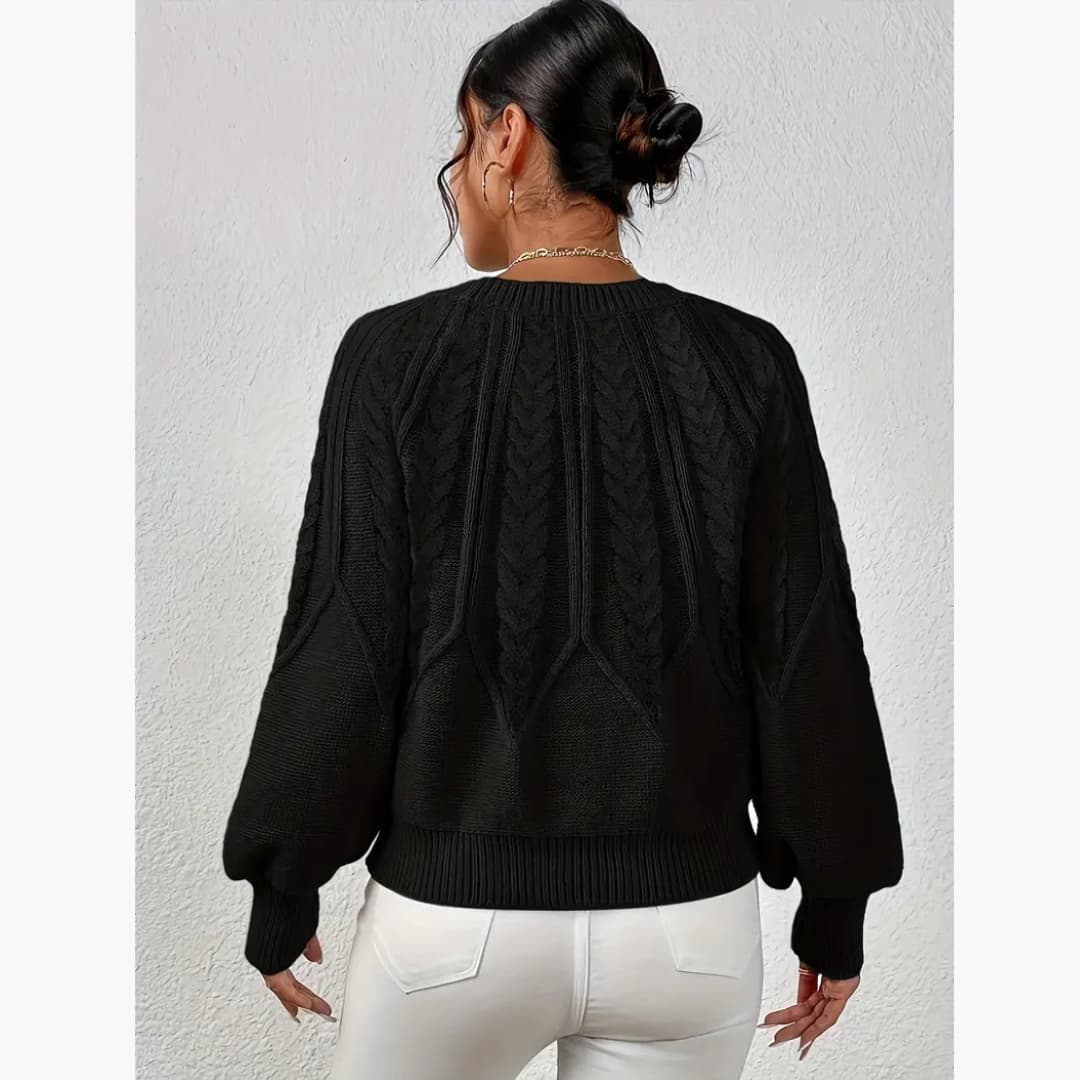 Coraline - Classic cable-knit sweater for women