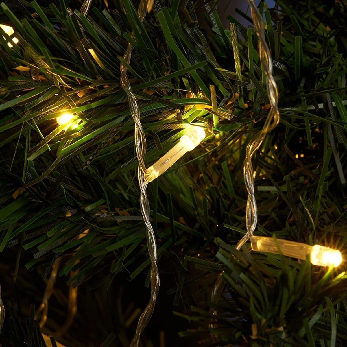 500 LED varm hvite julelys, lang lyslenke for utendørs dekorasjon, skaper en magisk atmosfære med vanntett design.