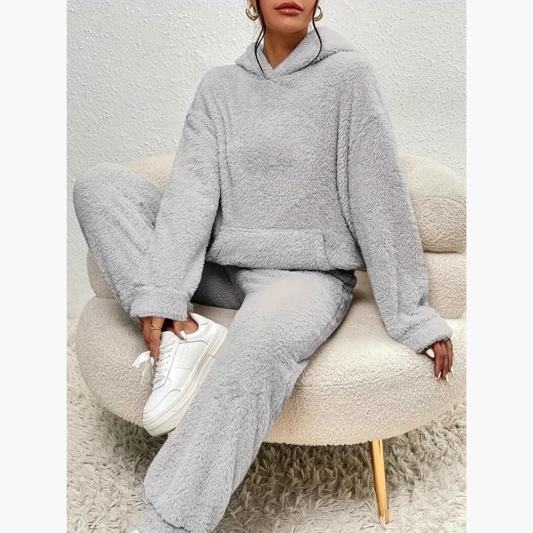 Eliana - Warm two-piece lounge outfit for women