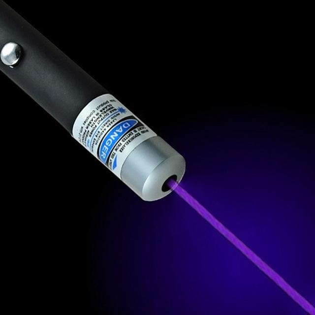 Blå 5mW laserpeker, et presisjonsverktøy i robust aluminium for presentasjoner og observasjoner.