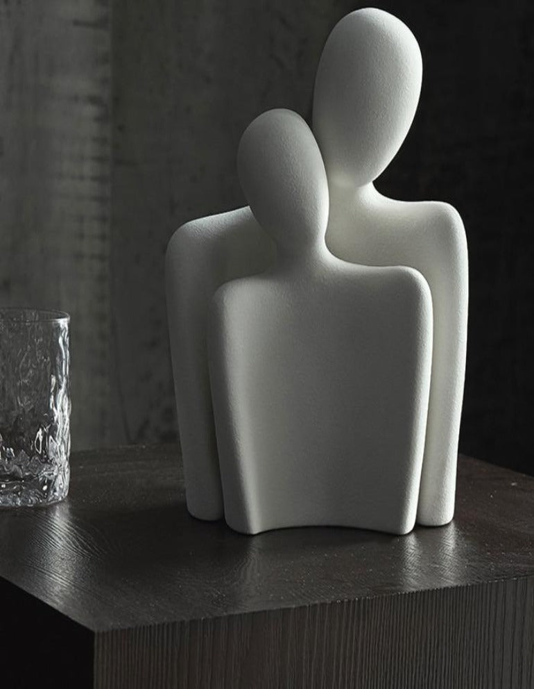 Kunstverk: Abstrakt kjærlighetsstatue i unik form. Moderne skulptur som forbedrer enhver hjemmedekorasjon.