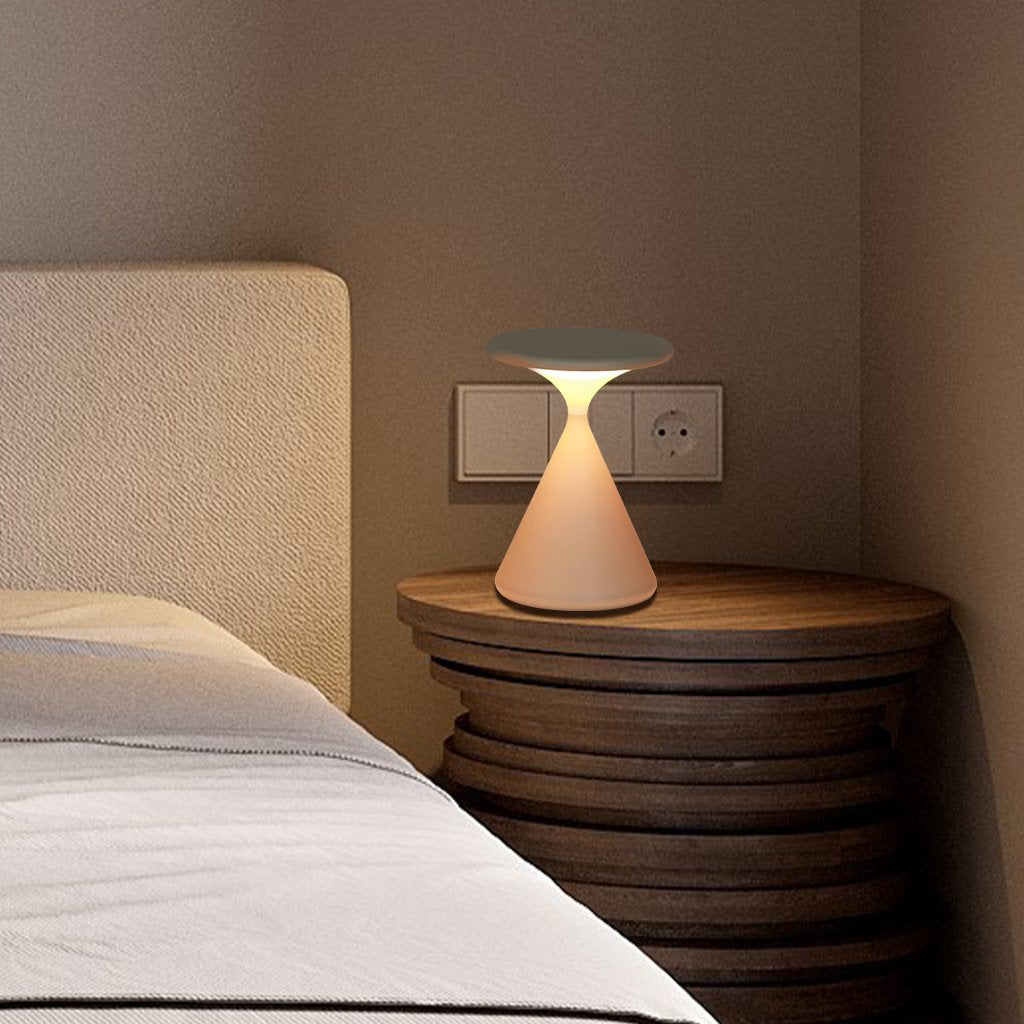 "Aeron Hourglass bordlampe i sort, batteridrevet, med justerbar LED-lys, elegant design for moderne interiør."