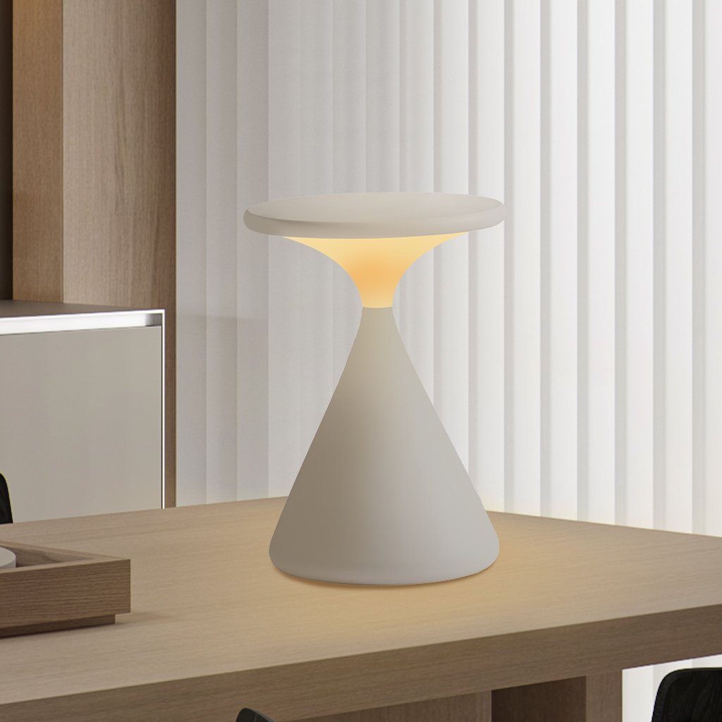 "Aeron Hourglass bordlampe i sort, batteridrevet, med justerbar LED-lys, elegant design for moderne interiør."