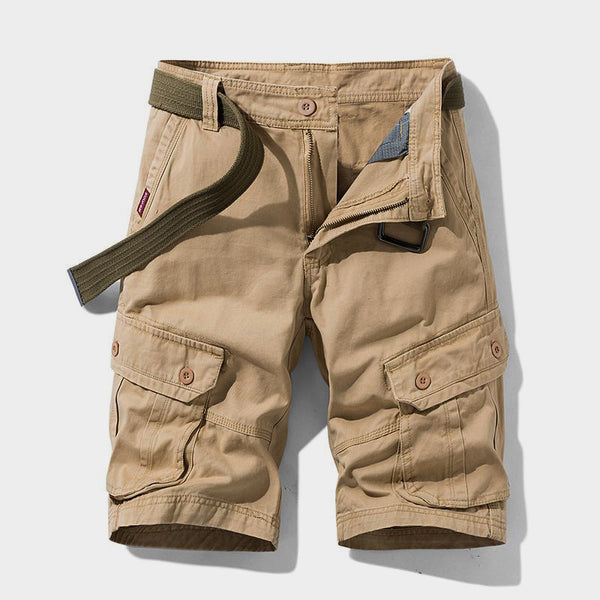 Allsidige cargo-shorts for menn i khaki med justerbar midje og flere funksjonelle lommer for utendørs eller casual bruk.