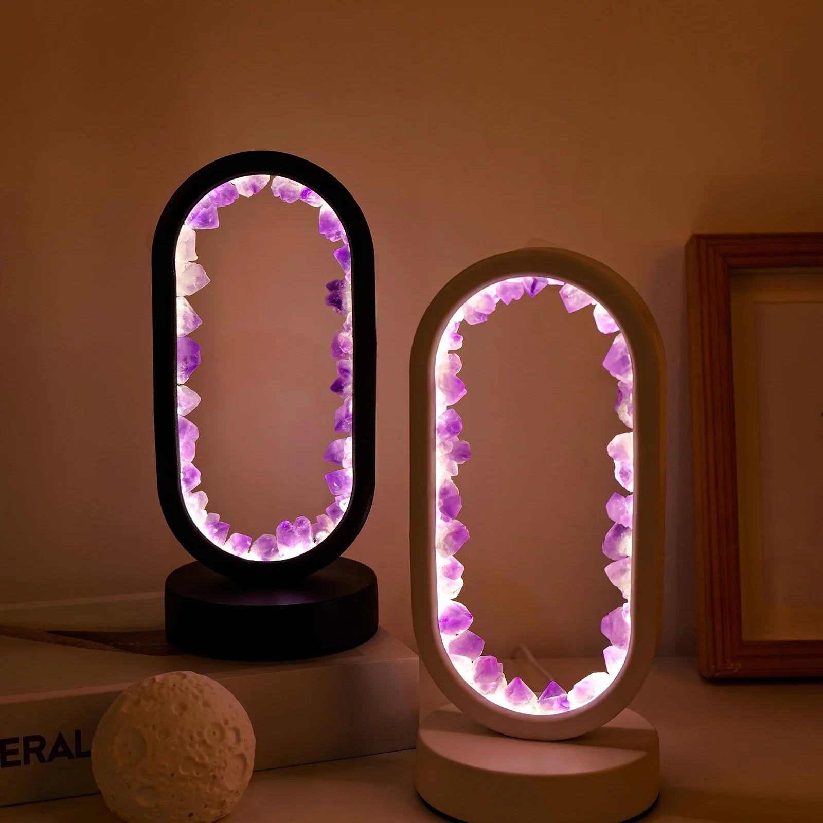 Vakker ametystlampe for meditasjon og avslapning, perfekt som elegant hjemmedekor.