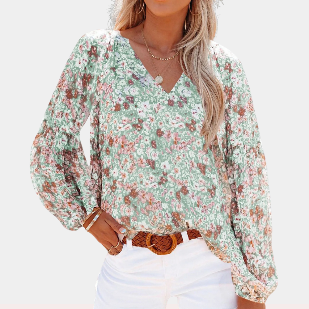 Amya Blomstret Sommerbluse; elegant bluse i livlige farger og blomsterdesign, perfekt for sommerlige anledninger.
