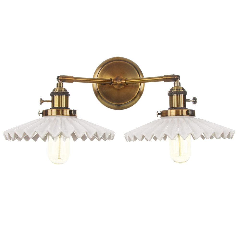 "Antikk keramisk vegglampe med dobbelt hodelampe, elegant design, gullfinish, passer klassisk og moderne interiør."