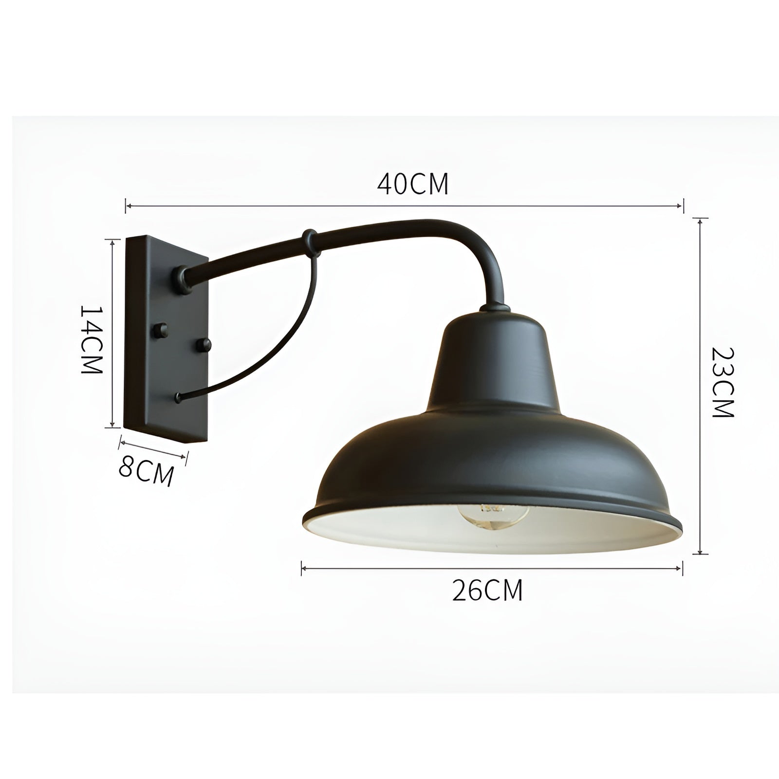 Antikk rustikk vegglampe i svart metall. Vintage design for innendørs og utendørs belysning i hjemmet.