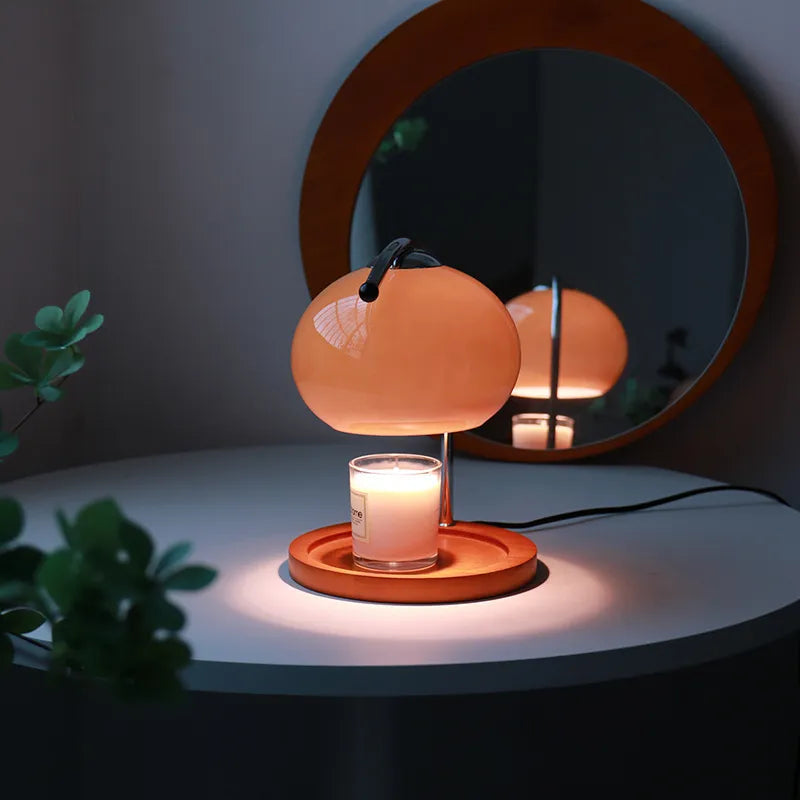 Elegant glass aromalampe med dimbar belysning. Ideell bordlampe for hjemmeinnredning og velvære.