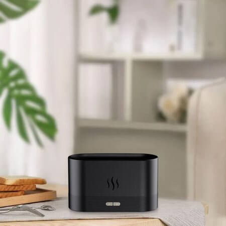 Aromaterapi diffuser til hjemmet med LED-flammeeffekt, en kombinasjon av luftfukter og stemningsfull belysning.