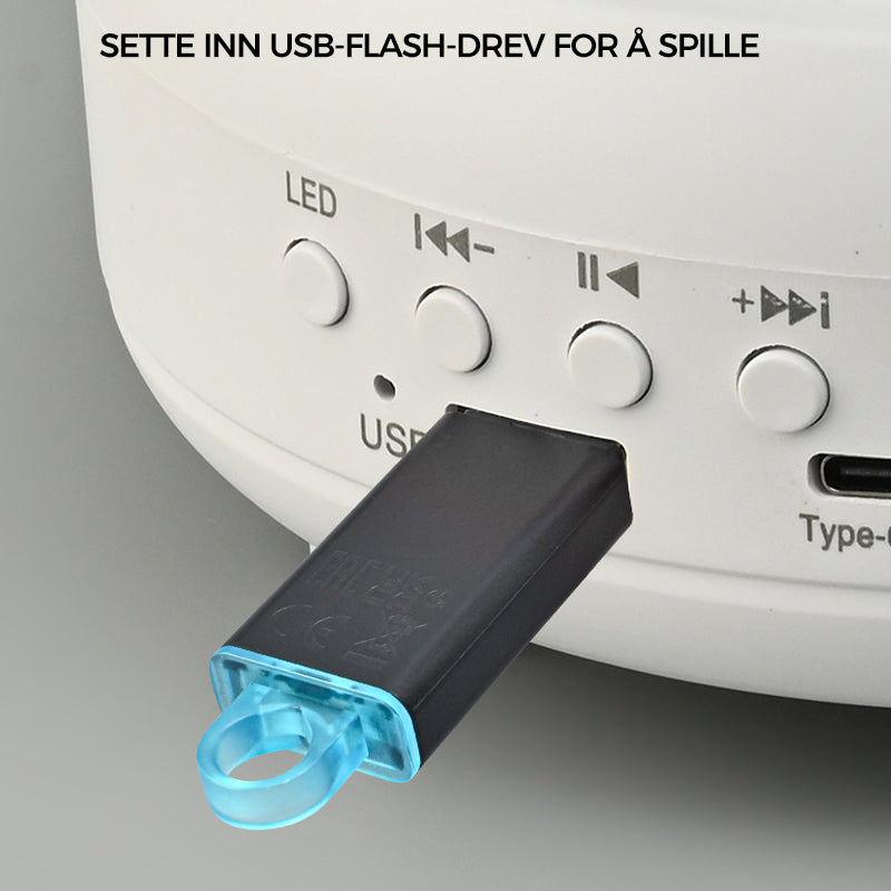 "Auroraprojektor med galakselys i rommet, elegant svart-hvitt design, Bluetooth-høyttaler for dynamisk lysopplevelse."
