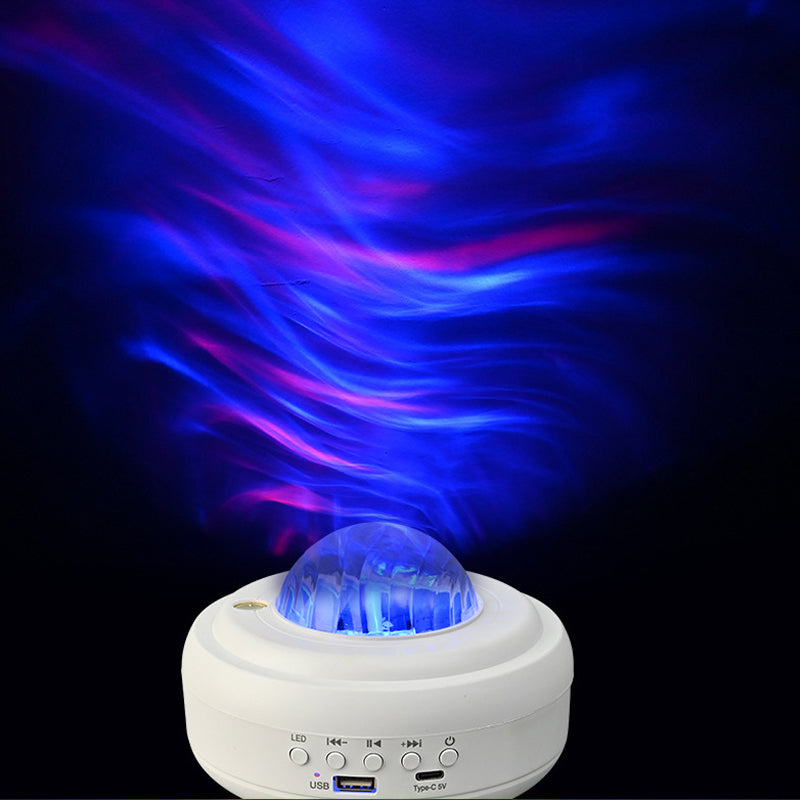 "Auroraprojektor med galakselys i rommet, elegant svart-hvitt design, Bluetooth-høyttaler for dynamisk lysopplevelse."