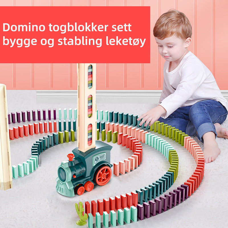 Automatisert domino tog byggesett for barn, fargerik tog med dominoer på spor, stimulerer kreativitet og STEM-utvikling.