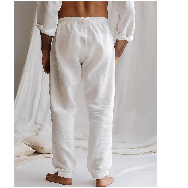Lysblå herrebukser med snor i livet. Lette og avslappede, ideelle som sommerbukser eller smart casual.