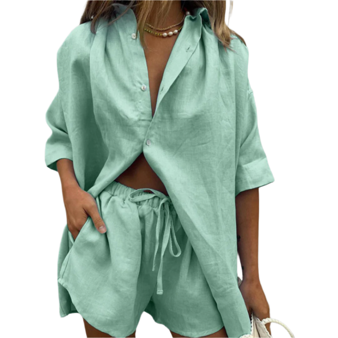Avslappet damesett: oversized skjorte & justerbare shorts. Perfekt for komfortabel sommerstil.