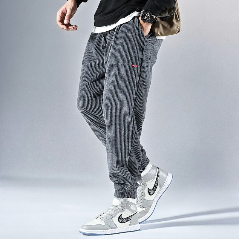 Grå herre sweatpants; allsidig og komfortabel joggebukse for menn. Ideell for fritid og avslappet stil.