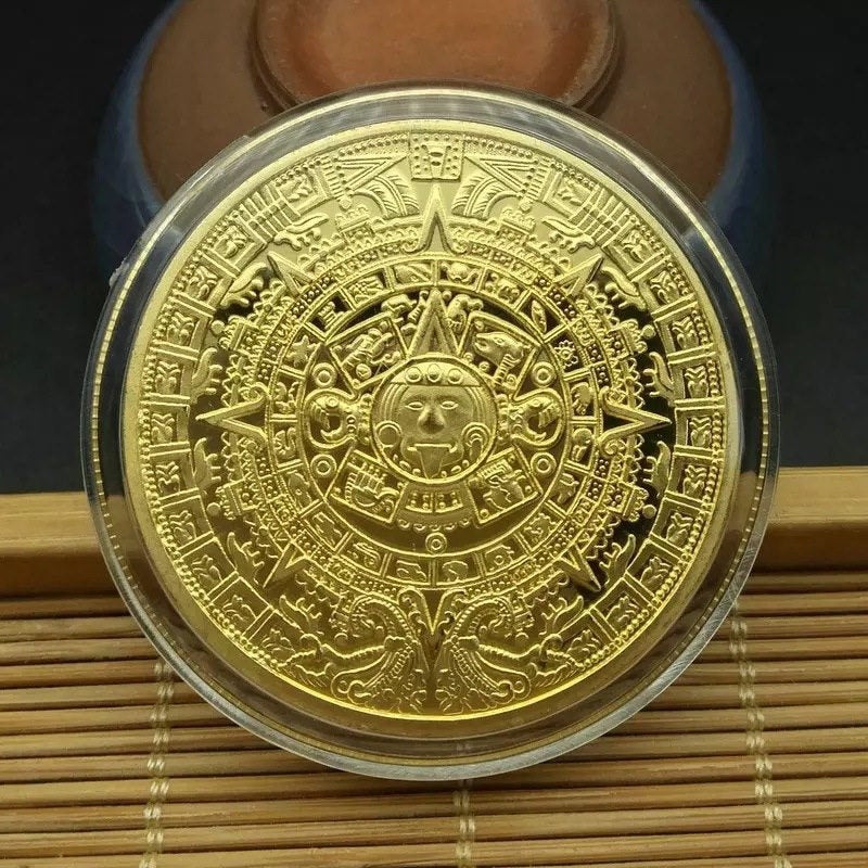 Rund Aztekisk Kalendermedalje i metall, intrikat dekor for stuen.