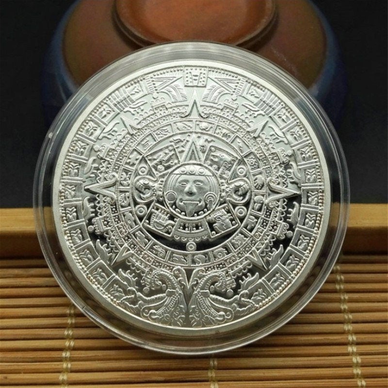 Elegant Aztekisk Kalendermedalje, en unik hjemmedekor med antikt preg.