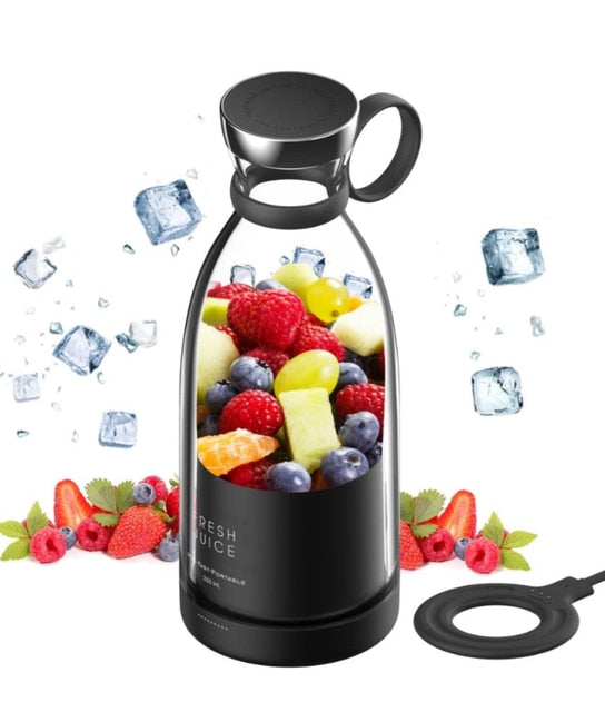 Bærbar elektrisk smoothie blender gjør friske drikker raskt, ideell for sunn mat på farten.