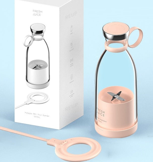 Hvit bærbar blender med en kopp, designet for enkle og sunne drikker i hverdagen.
