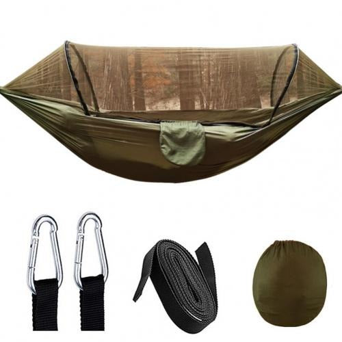 Bærbar hengekøye med integrert myggnett, perfekt for avslapning under campingtur i skogen.
