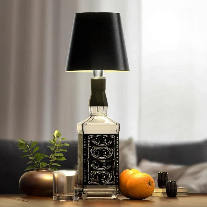 Oppladbar bærbar lampe med justerbar lysstyrke, skaper hyggelig atmosfære inne og ute.